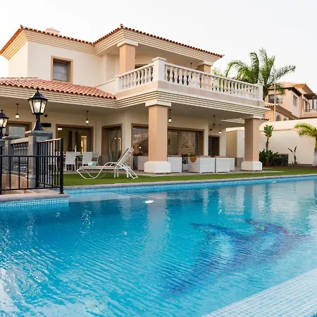 Villa Wudas - Panoramic Views, Private Heated Pool & Golf Area
