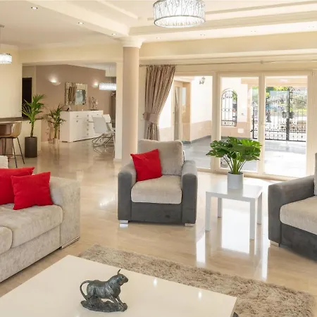 Villa Wudas - Panoramic Views, Private Heated Pool & Golf Area Holiday home *