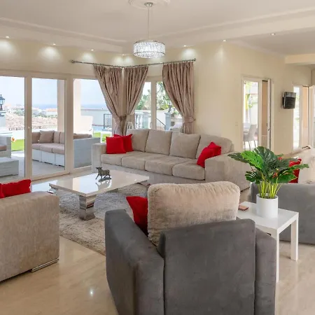 Villa Wudas - Panoramic Views, Private Heated Pool & Golf Area