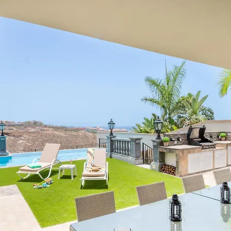 Tatil Evi Villa Wudas - Panoramic Views, Private Heated Pool & Golf Area
