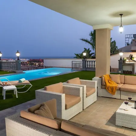 Villa Wudas - Panoramic Views, Private Heated Pool & Golf Area Holiday home