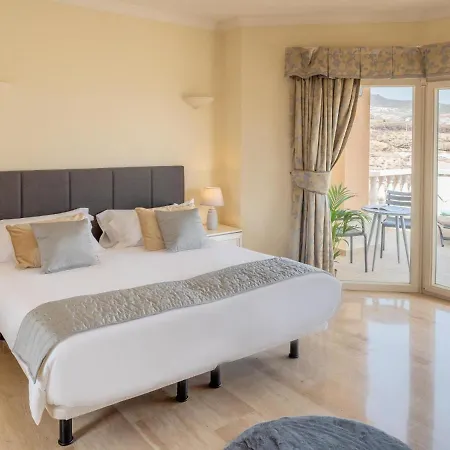 Villa Wudas - Panoramic Views, Private Heated Pool & Golf Area Holiday home