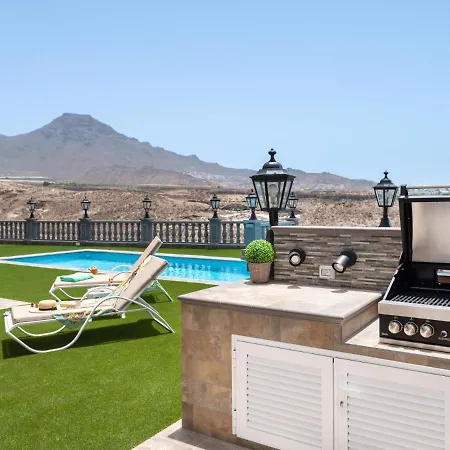 Villa Wudas - Panoramic Views, Private Heated Pool & Golf Area Holiday home *